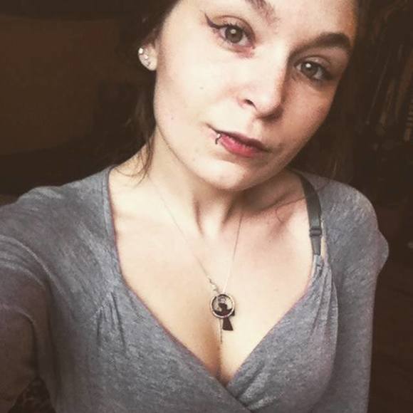 Meet your Posher, Rosemarie - Picture 1 of 1